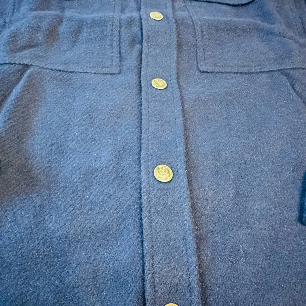 FJALLRAVEN CANADA SOLID SHIRT - NIGHT SKY Navy Blue Men’s Small Button Up NWT